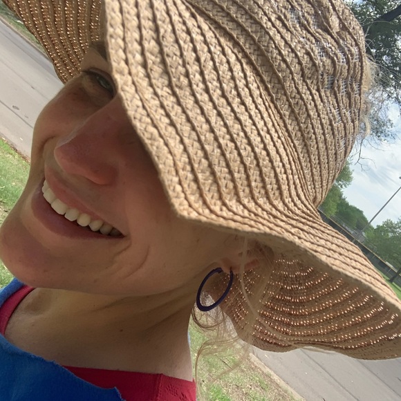 Meet your Posher, Jaclyn - Picture 2 of 2